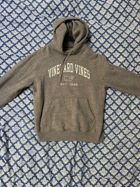 Vineyard Vines Heather Gray Pullover Hoodie with White Logo